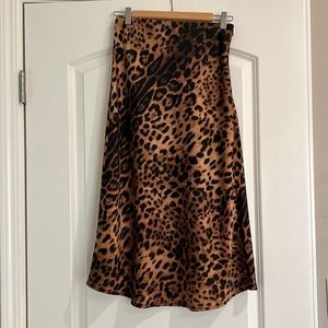 Leopard print midi skirt. Size Medium.